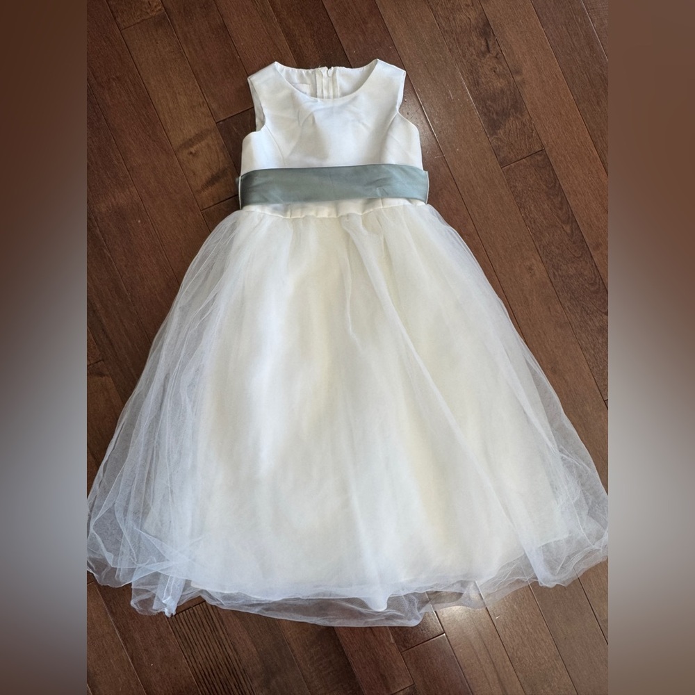 Davids Bridal Stunning Girls Ivory Dress Size 4